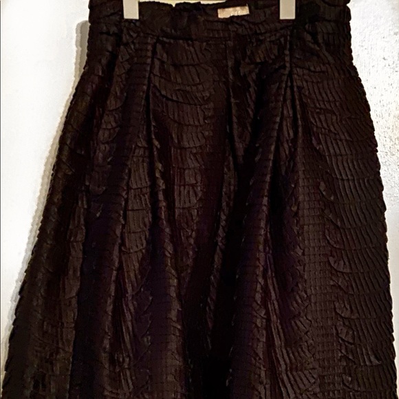 Black scalloped skirt - Picture 2 of 3